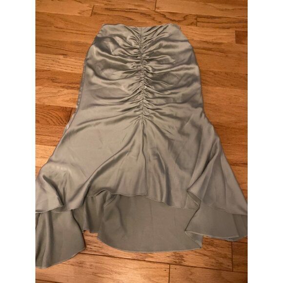 NWOT Keepsake, women's sage green ruched mermaid skirt with bottom flare sz sm - Picture 1 of 10